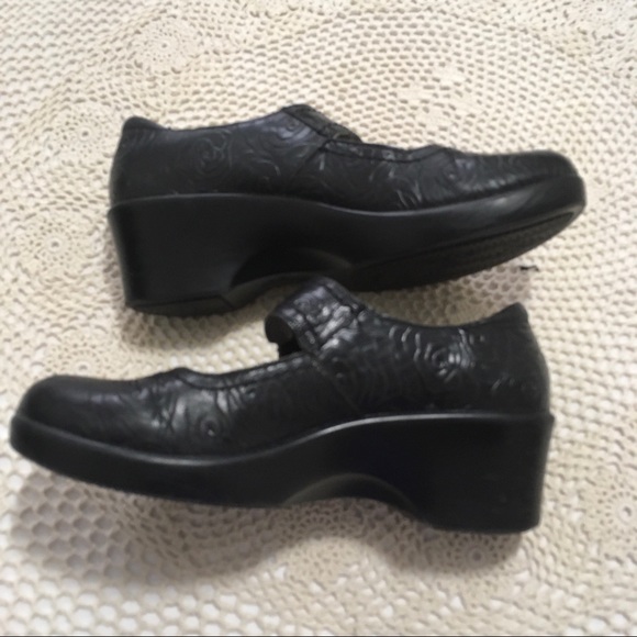 Algeria by PG Lite Black Flower Pattern Clog Shoes - Picture 8 of 8